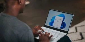 man-working-on-windows-11.webp man-working-on-windows-11.webp